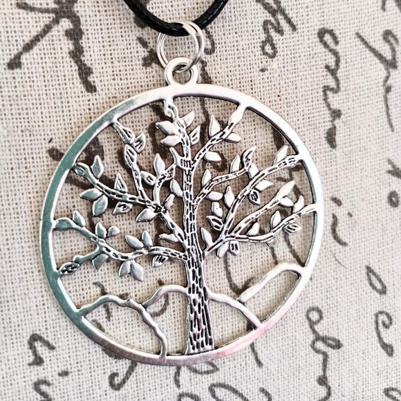 Necklace, “Tree of Life” Medallion, NWOT - Picture 4 of 16